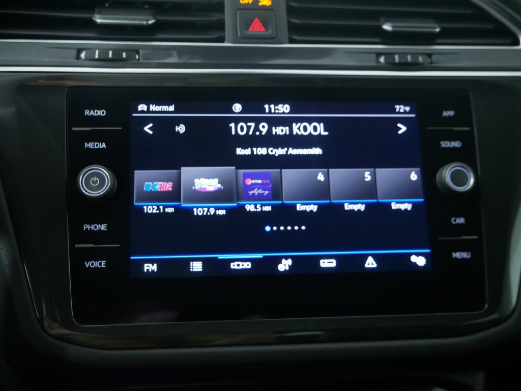 Used 2023 Volkswagen Tiguan SE w/ Panoramic Sunroof Package AWD/4WD image 29