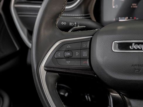 Used 2023 Jeep Grand Cherokee L Laredo image 27