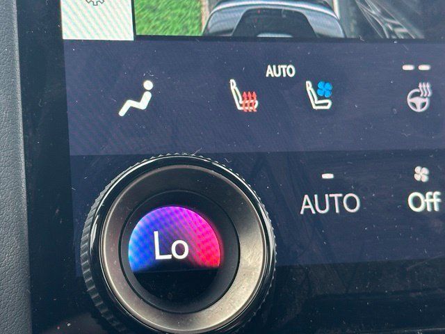 Used 2024 Lexus GX 550 w/ Accessory Package (31) AWD/4WD image 27