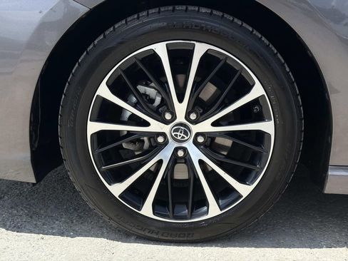Used 2019 Toyota Camry SE w/ Convenience Package FWD image 28