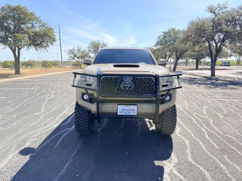 Used 2019 Toyota Tacoma TRD Sport w/ Technology Package image 2