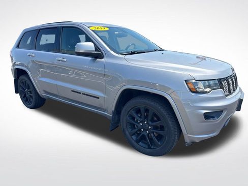 Used 2019 Jeep Grand Cherokee Altitude AWD/4WD image 7