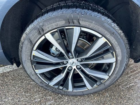 Used 2025 Volvo XC60 B5 Plus w/ Protection Package Premier image 31