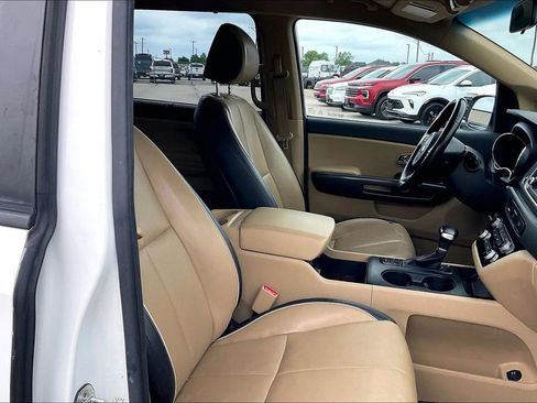 Used 2017 Kia Sedona LX w/ LX Essentials Premium Package FWD image 30