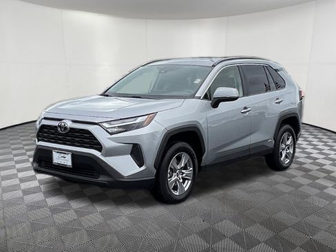 Used 2025 Toyota RAV4 XLE AWD/4WD image 3