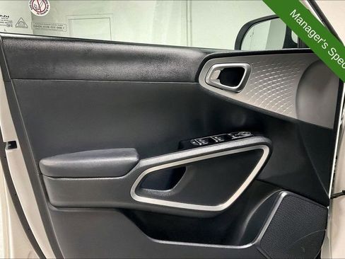 Used 2025 Kia Soul LX w/ LX Technology Package FWD image 21