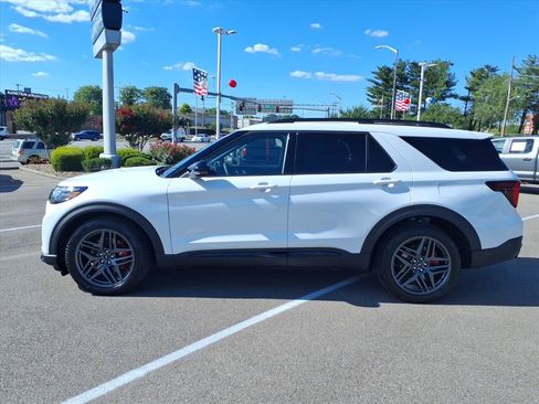 Certified 2025 Ford Explorer ST AWD/4WD image 2