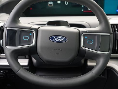 Used 2025 Ford Expedition Active AWD/4WD image 23