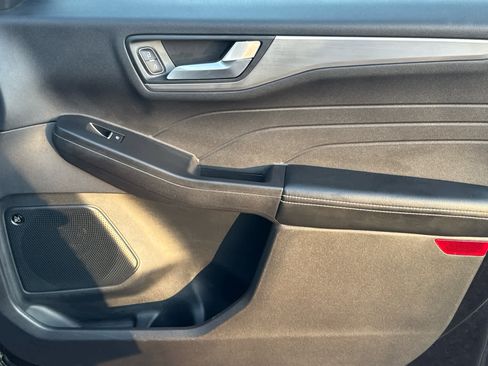 Used 2021 Ford Escape Titanium image 16