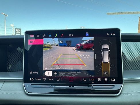 New 2025 Volkswagen Tiguan SE image 23