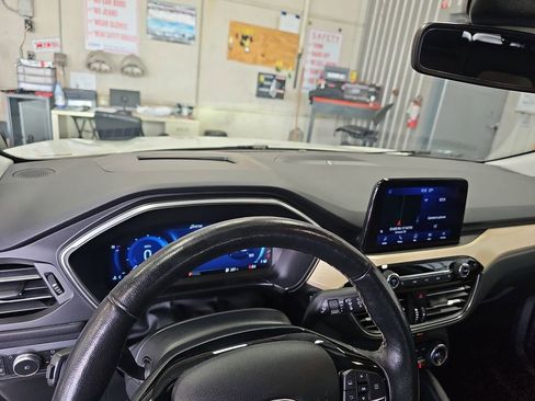 Used 2021 Ford Escape Titanium w/ Titanium Elite Package FWD image 22