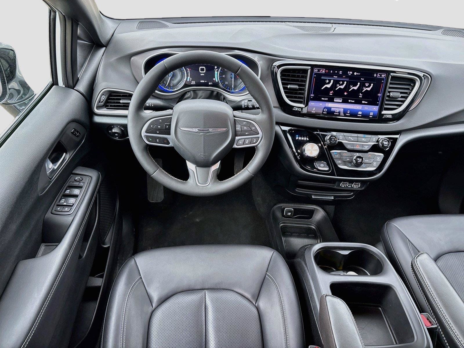Certified 2025 Chrysler Pacifica Select FWD image 2