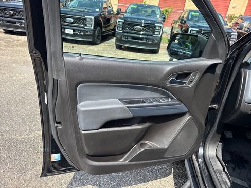 Used 2017 Chevrolet Colorado Z71 AWD/4WD image 13