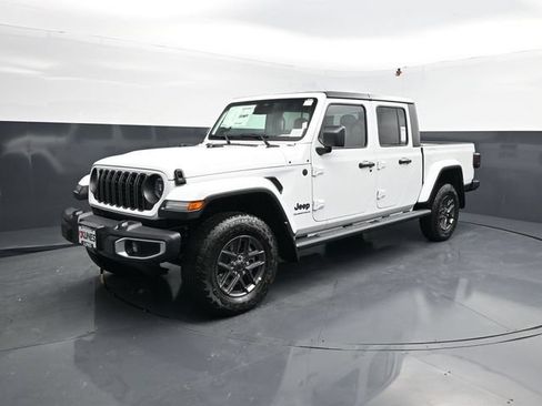 New 2026 Jeep Gladiator Sport AWD/4WD image 4