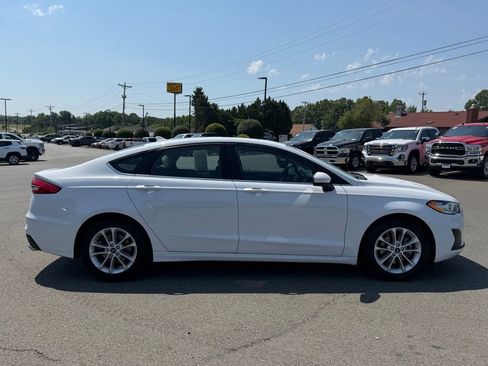 Used 2020 Ford Fusion SE FWD image 2