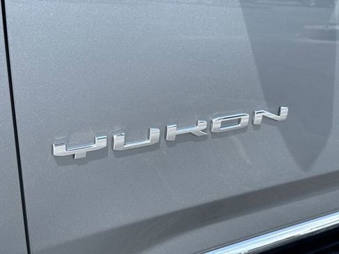 Used 2023 GMC Yukon SLT w/ SLT Luxury Package AWD/4WD image 32