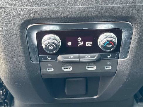 Used 2023 GMC Yukon Denali Ultimate AWD/4WD image 16
