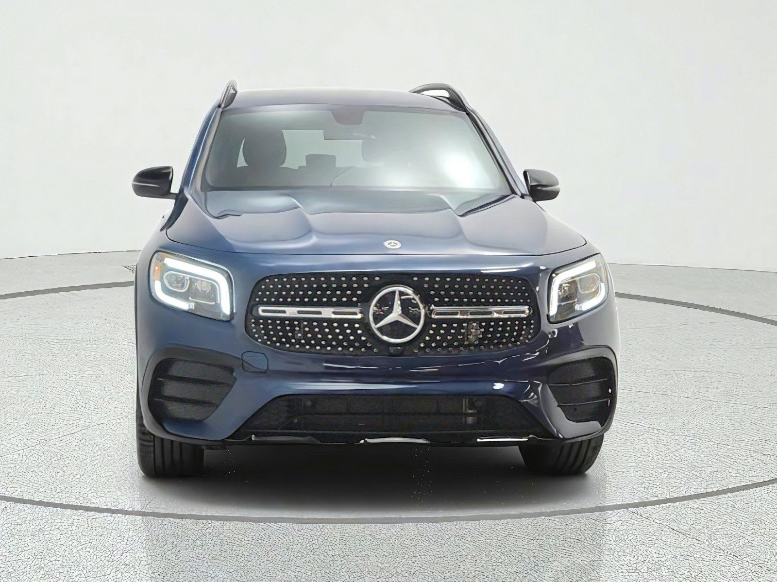 Used 2023 Mercedes-Benz GLB 250 image 2