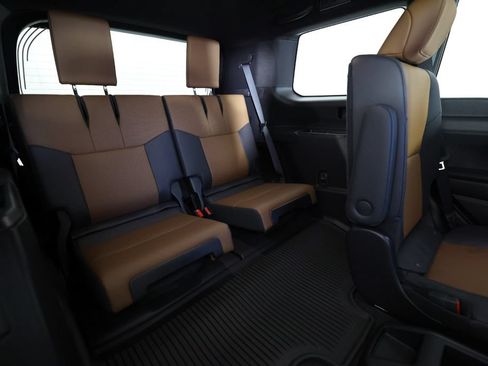 Used 2026 Lexus GX 550 w/ Accessory Package (2T) AWD/4WD image 12