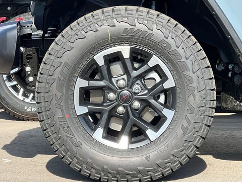 New 2026 Jeep Gladiator Rubicon w/ Technology Group image 25