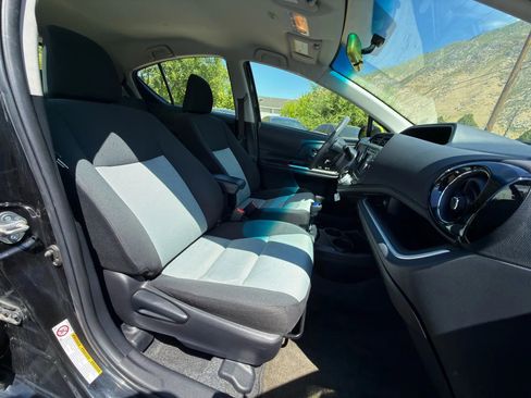 Used 2016 Toyota Prius C Persona Series image 5