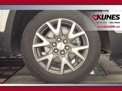 Used 2023 GMC Acadia SLE image 11