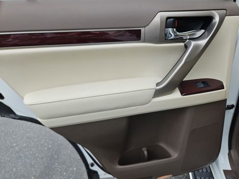 Used 2019 Lexus GX 460 Premium w/ Premium Package image 33