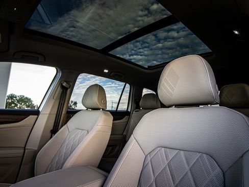 New 2026 Volkswagen Atlas SEL Premium R-Line image 2