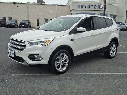 Used 2017 Ford Escape SE AWD/4WD image 3