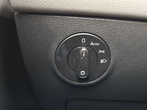 Used 2024 Volkswagen Taos SE image 25