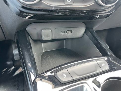 Used 2025 Chevrolet Trax LT FWD image 12