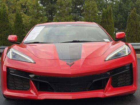 Used 2025 Chevrolet Corvette E-Ray w/ Stealth Interior Trim Package AWD/4WD image 17