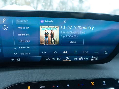 Used 2025 Buick Enclave Preferred image 18