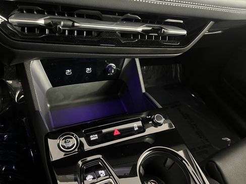 Used 2025 Audi Q6 e-tron Premium Plus w/ Premium Plus image 17