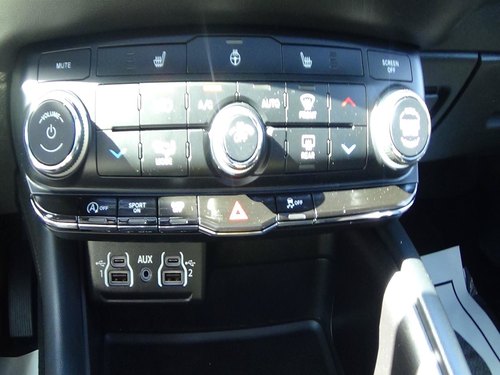Certified 2024 Dodge Durango SXT w/ SXT Blacktop Group AWD/4WD image 29