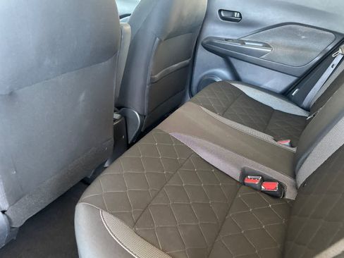 Used 2020 Nissan Kicks S FWD image 4