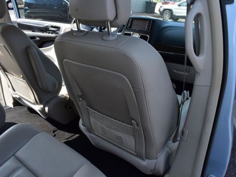 Used 2013 Chrysler Town & Country Touring-L w/ Entertainment Group #2 FWD image 12
