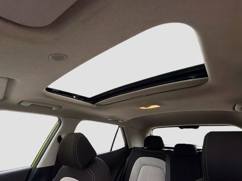 Used 2023 Hyundai Venue SEL image 20