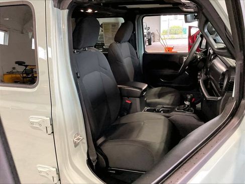 Used 2023 Jeep Wrangler Unlimited w/ Sun & Screen Package AWD/4WD image 11