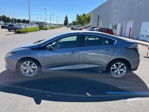 Used 2018 Chevrolet Volt Premier w/ Driver Confidence Package FWD image 8