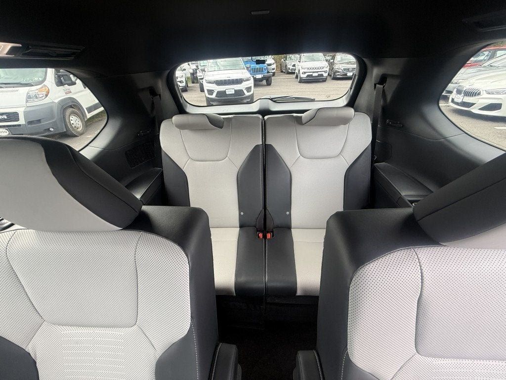 Used 2026 Lexus TX 500h AWD w/ Technology Package image 27