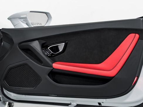 Used 2022 Lamborghini Huracan EVO RWD image 36