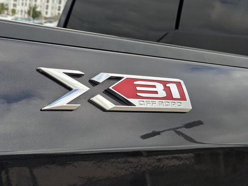 Used 2022 GMC Sierra 1500 SLT w/ SLT Premium Plus Package AWD/4WD image 13