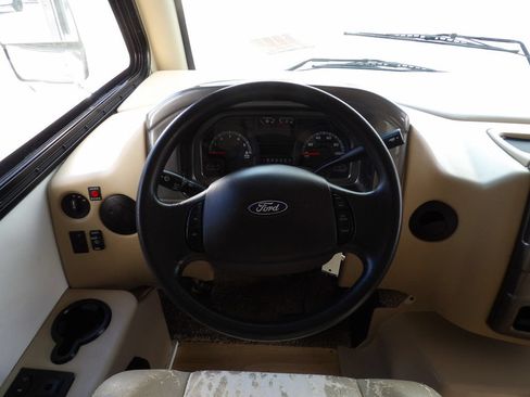 Used 2017 Ford E-450 and Econoline 450 Super Duty w/ A/C Prep Package RWD image 19