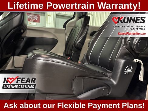 Used 2024 Chrysler Pacifica Touring-L image 19