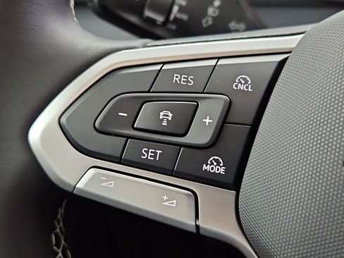 New 2025 Volkswagen Tiguan SE image 23