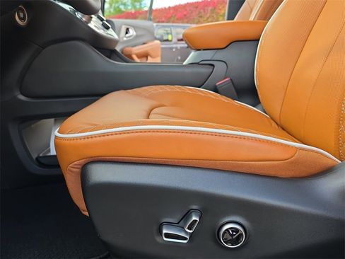 New 2026 Chrysler Pacifica Pinnacle w/ Trailer Tow Group image 31