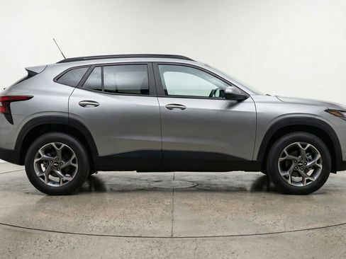 Used 2025 Chevrolet Trax LT image 11