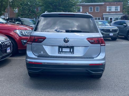 Certified 2023 Volkswagen Tiguan SE w/ Panoramic Sunroof Package FWD image 4