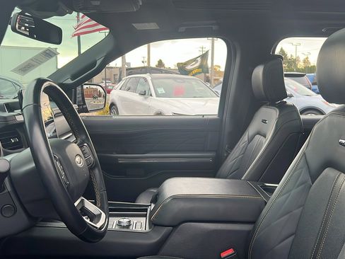 Used 2022 Ford Expedition Platinum image 12